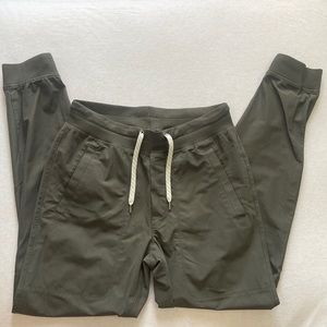 Vuori joggers